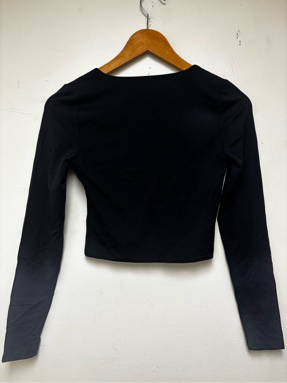 Babaton Contour V Neck Longsleeve Top - Picture 9 of 11